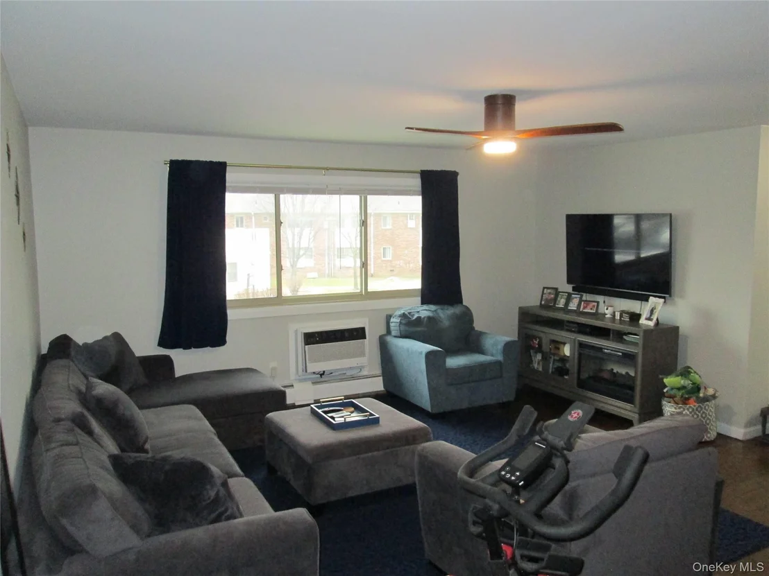 Photo of Unit 7B at 2435 Union Boulevard