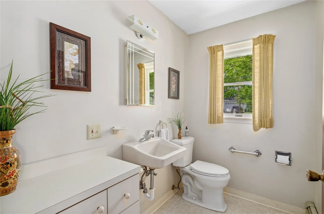 Photo of 16 Colonial Drive