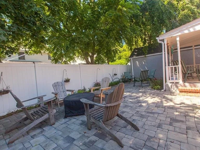 Photo of 2412 Central Avenue