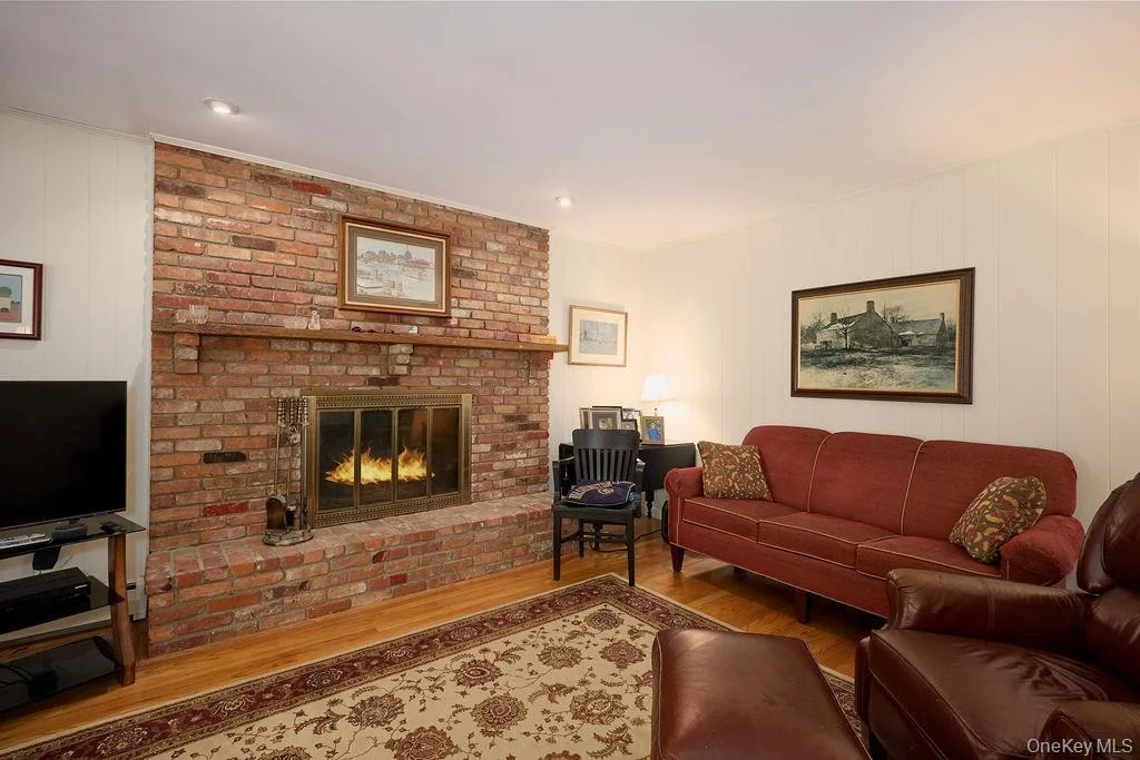 Photo of 10 Stoutenburgh Drive
