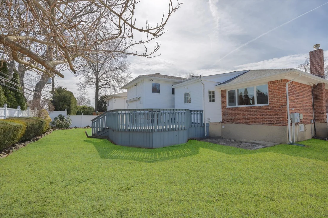 Photo of 42 Hollywood Drive