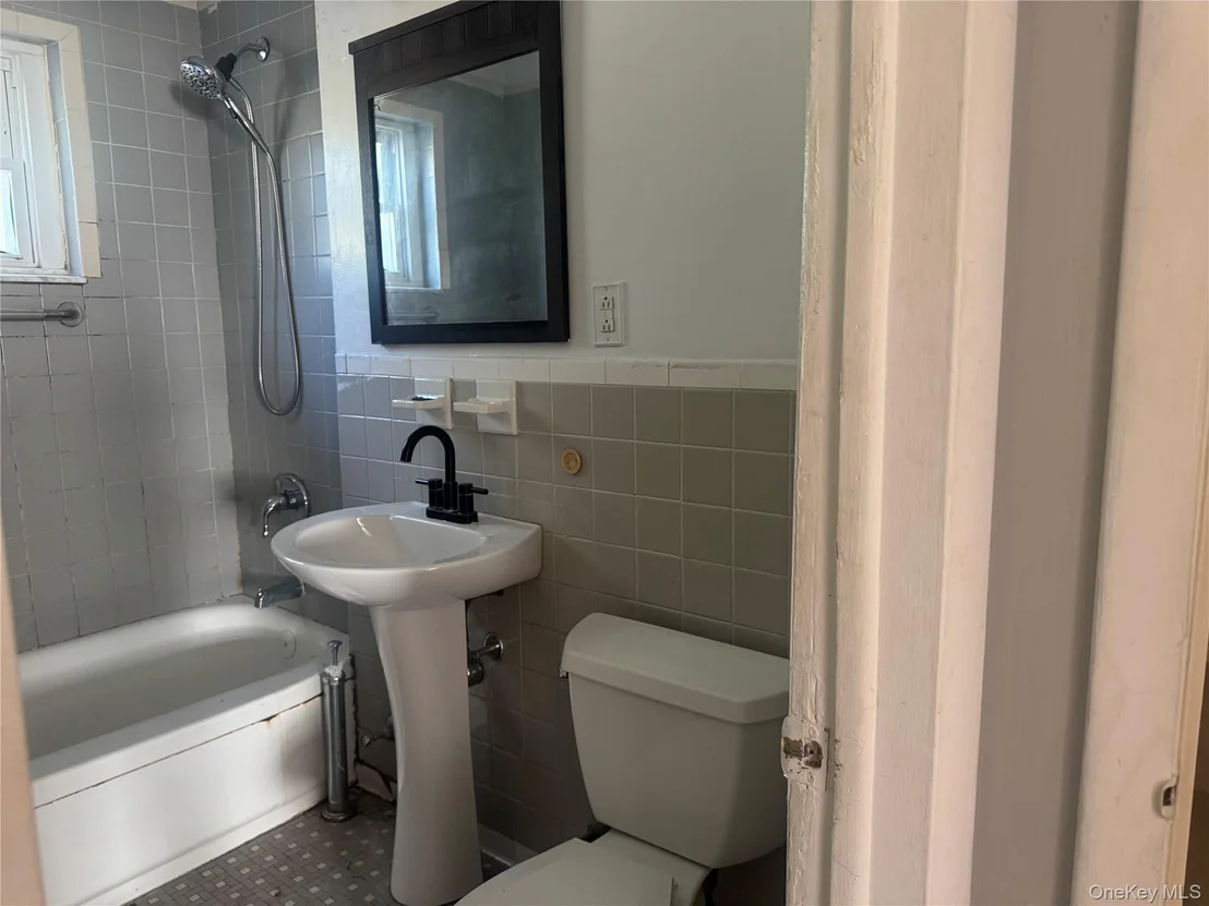 Photo of Unit F6 at 1879 Crompond Road