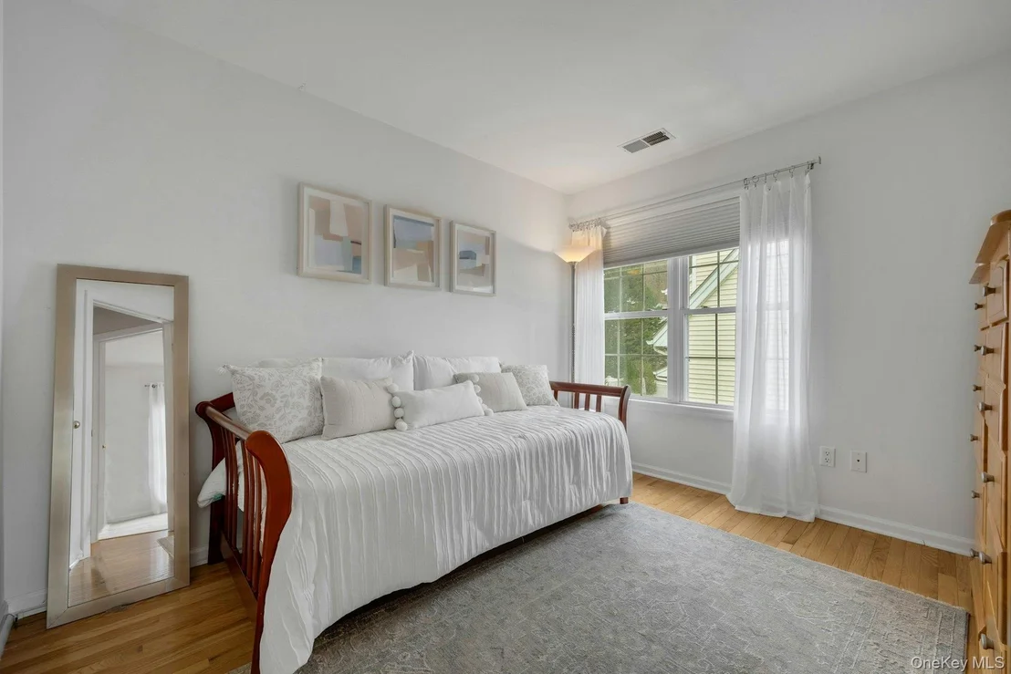 Photo of 33 Valimar Boulevard
