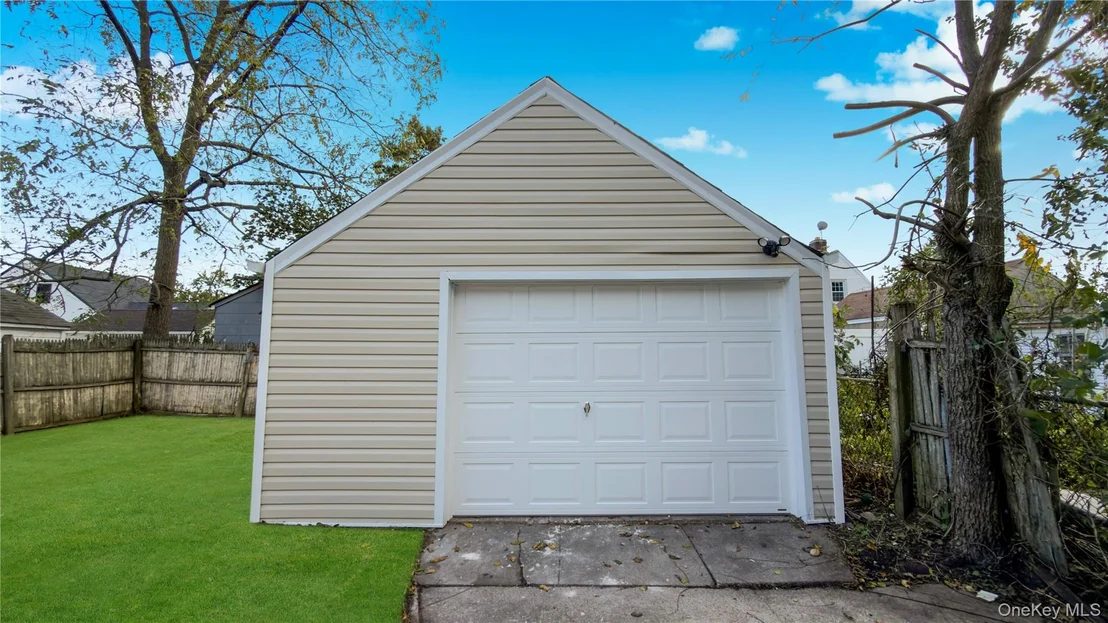 Photo of 138 Windsor Parkway