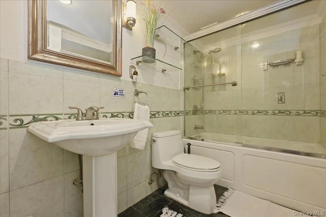 Photo of 844 Park Lane