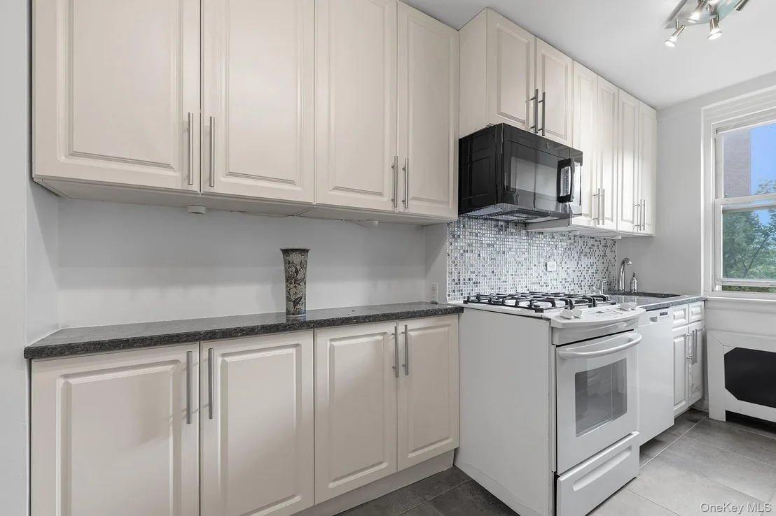 Photo of Unit 4E at 55 Knolls Crescent