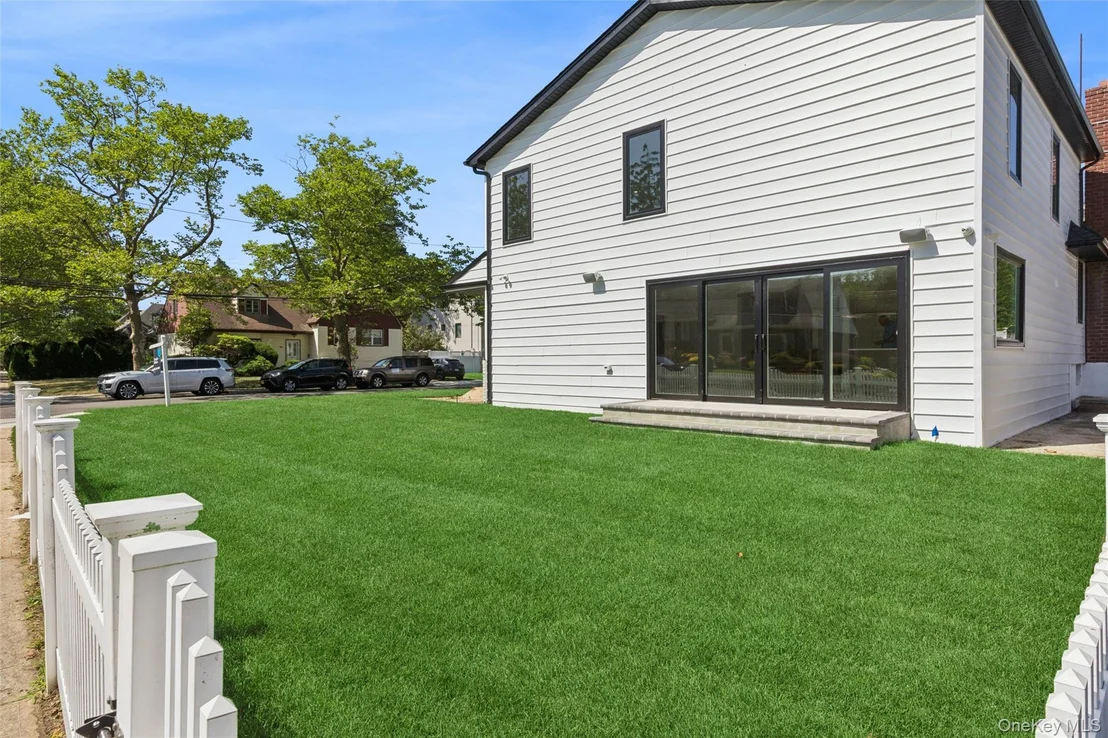 Photo of 934 Eileen Terrace