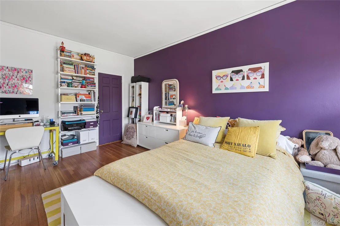 Photo of Unit 4B at 9 Tanglewylde Avenue