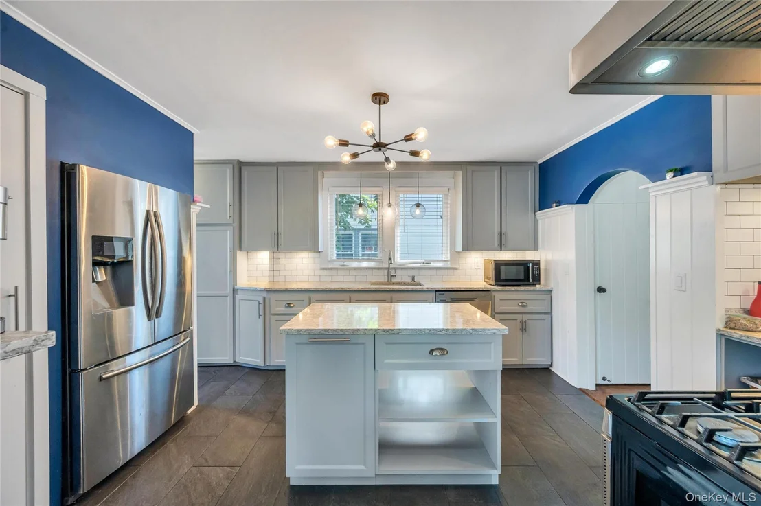 Photo of 105 Maple Avenue