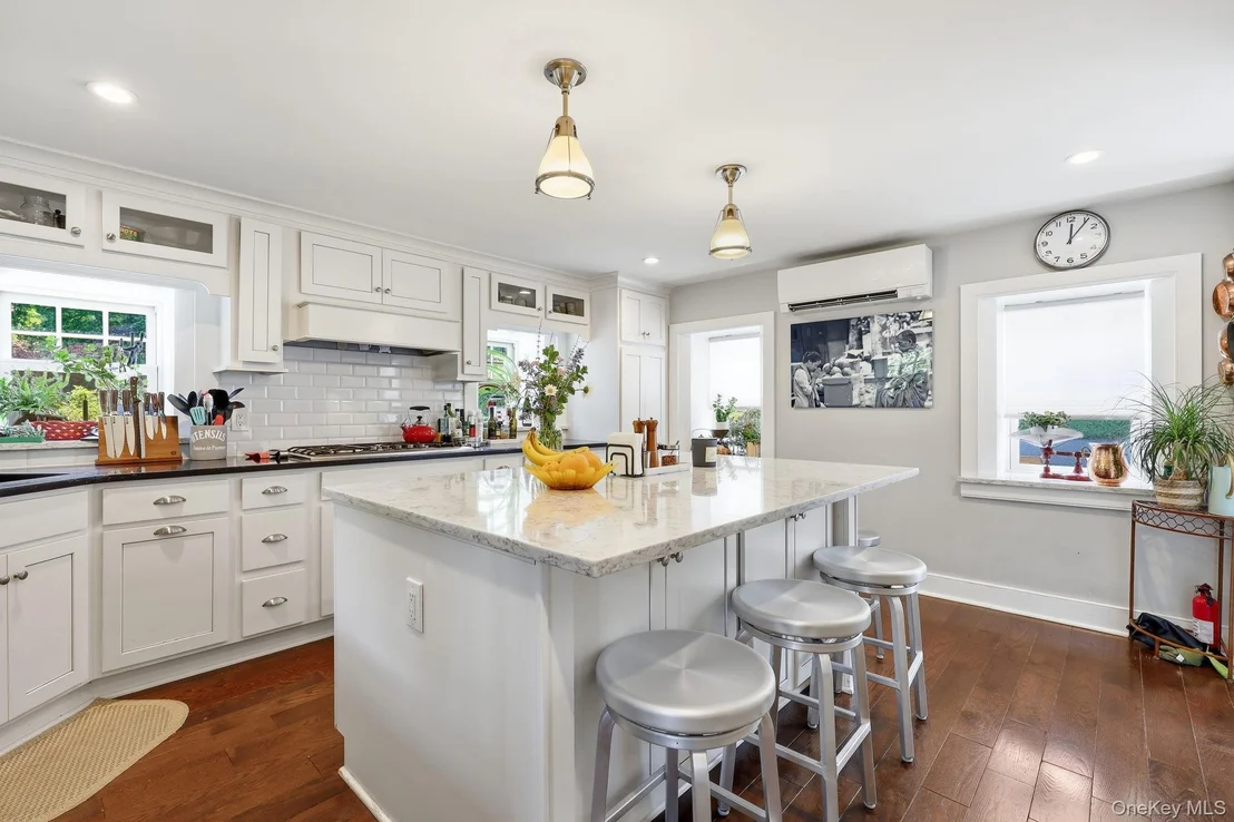 Photo of 51 Adriance Avenue