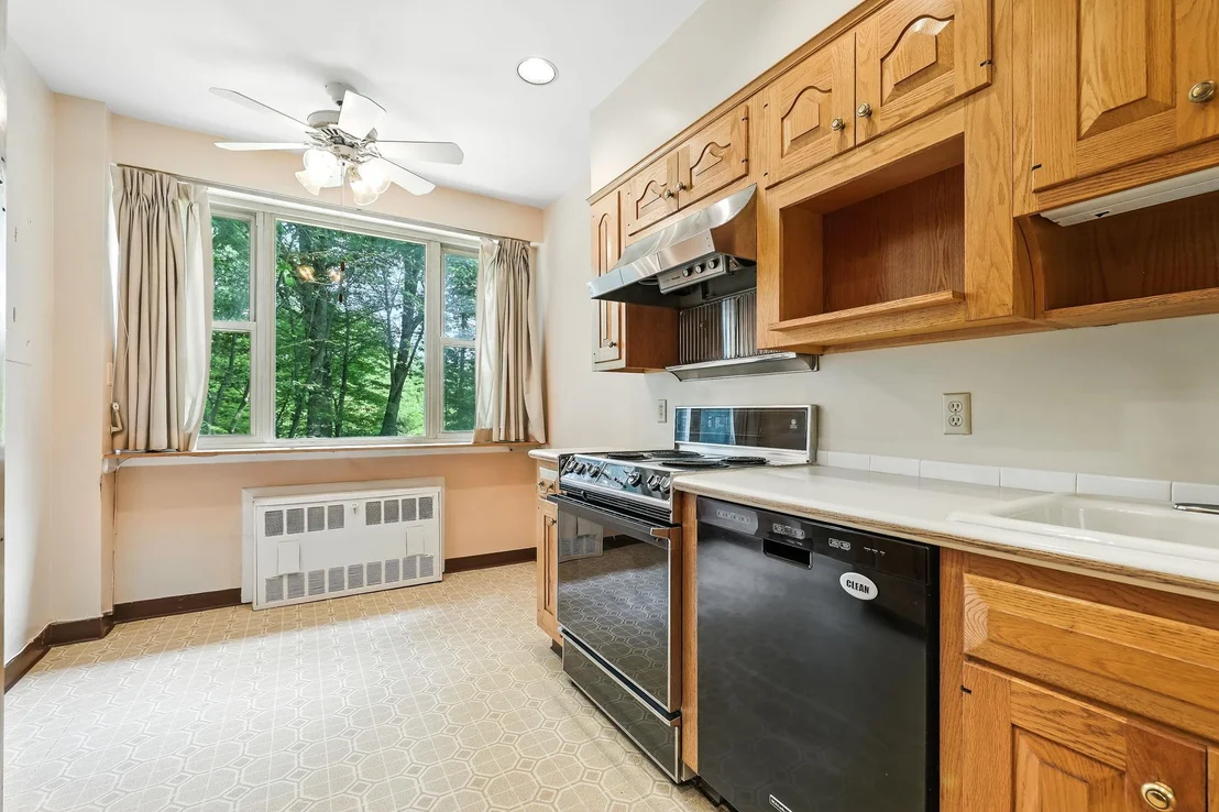 Photo of Unit 1H at 72 Pondfield Road