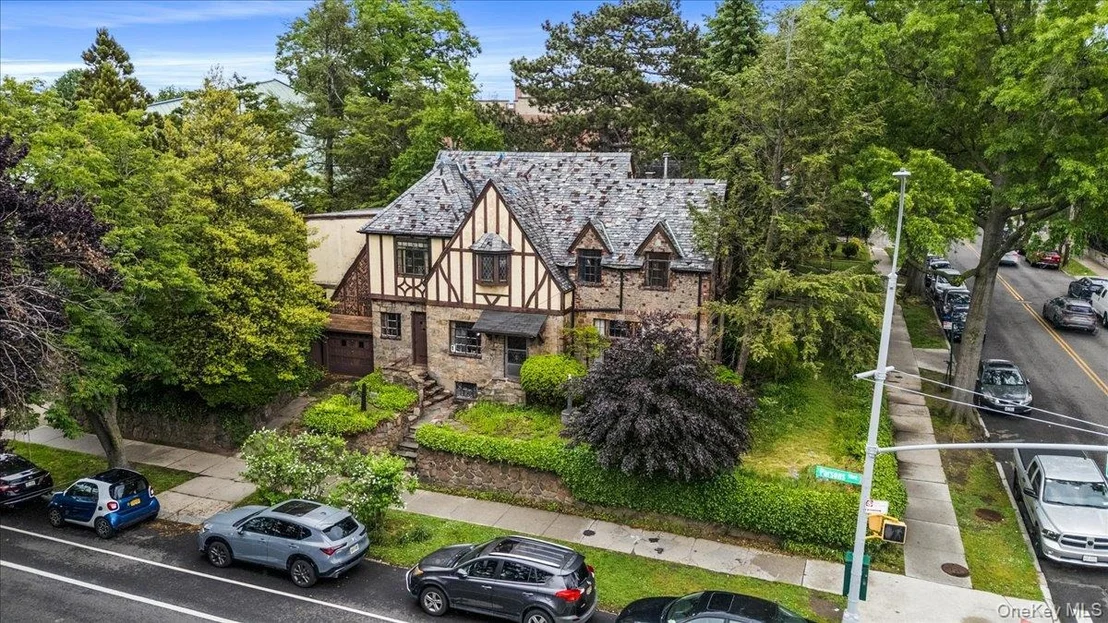Photo of 32-29 Parsons Boulevard