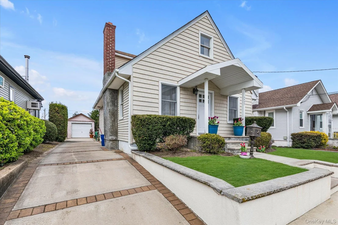 Photo of 3080 Roxbury Road