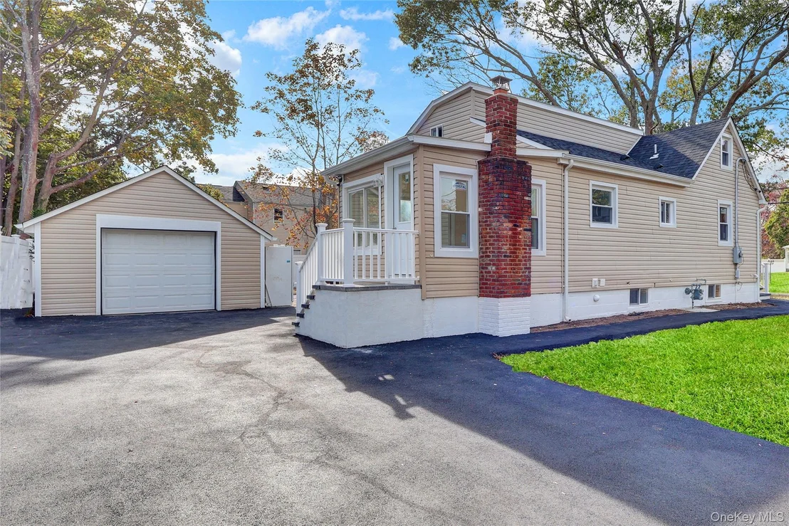 Photo of 239 Bayview Avenue