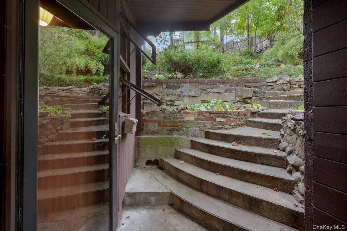 Photo of 85 aka 87 Lefferts Road