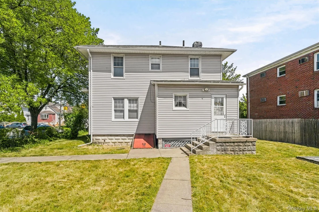Photo of 2950 Randall Avenue