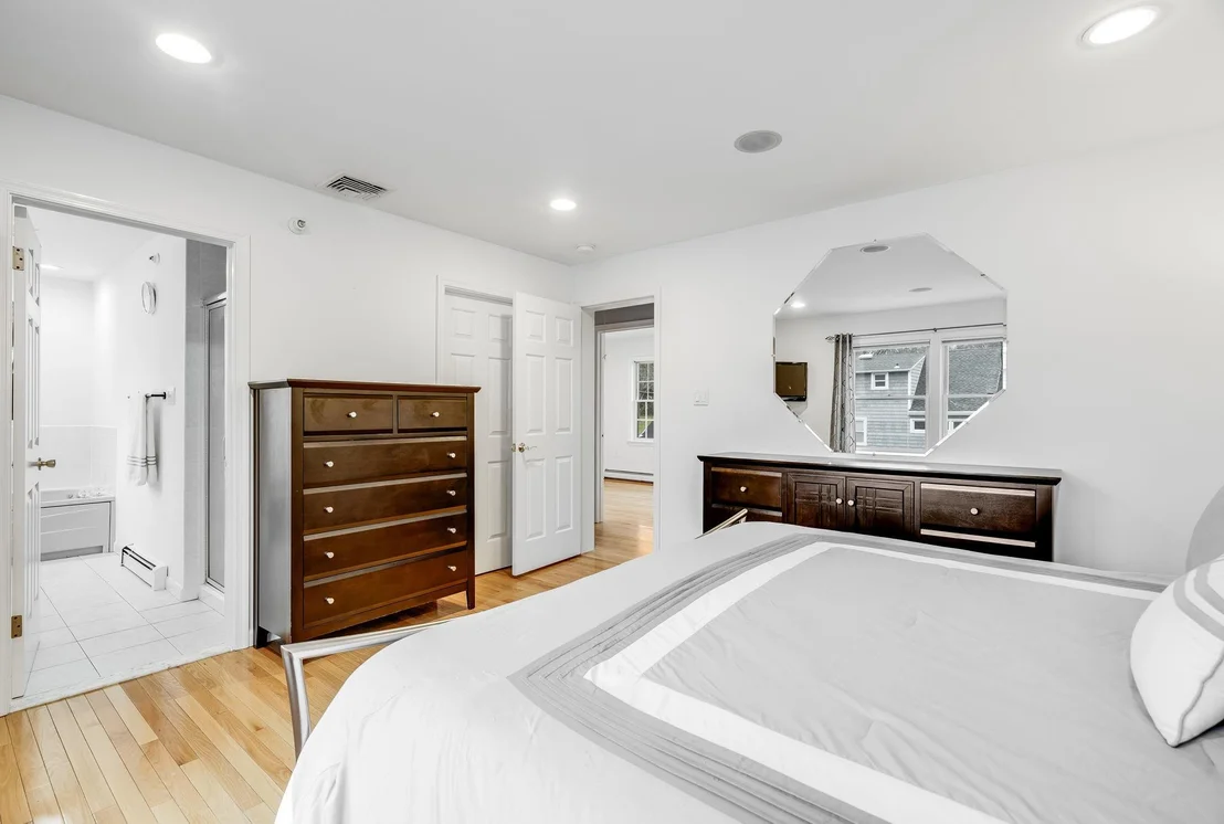 Photo of 9 Adelphi Avenue