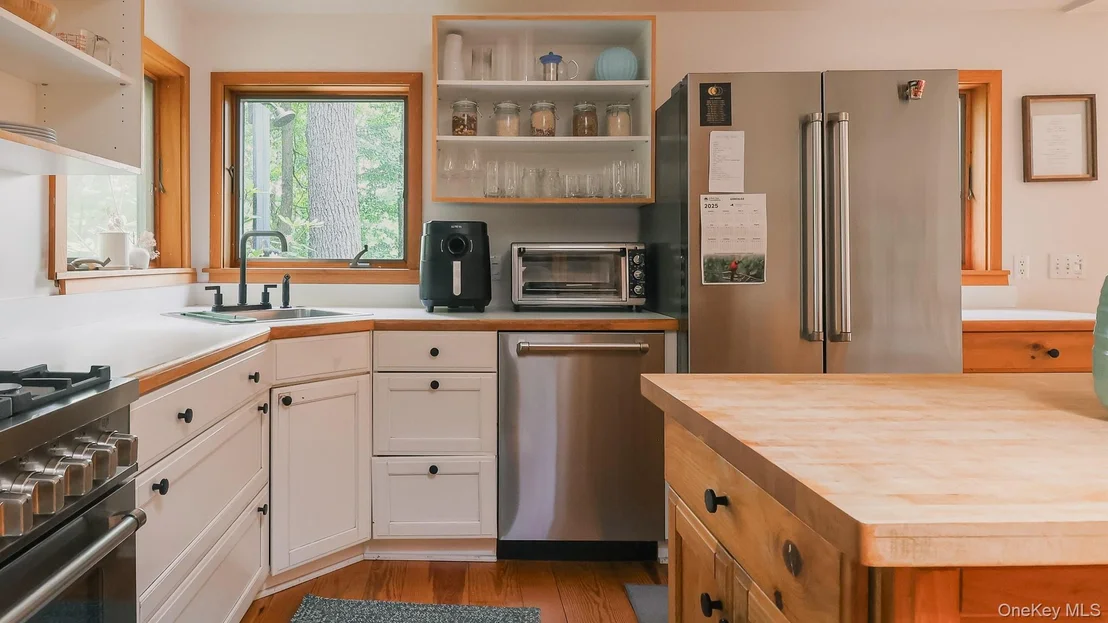 Photo of 1289 Plank Road