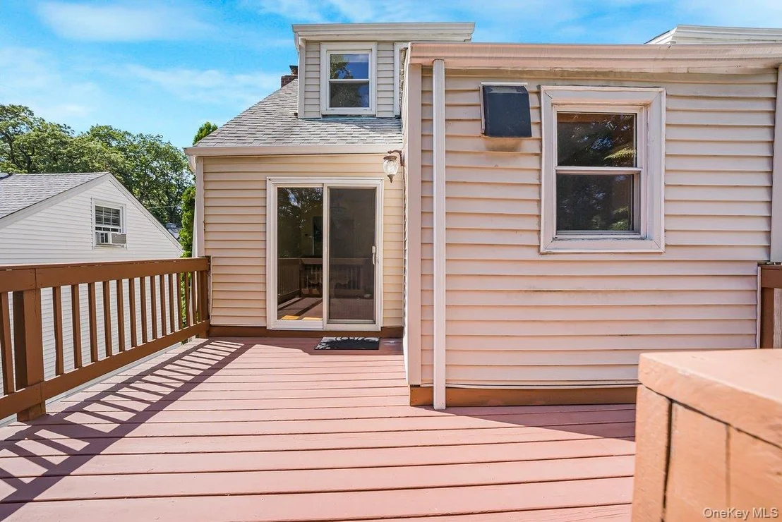 Photo of 104 Lefferts Road