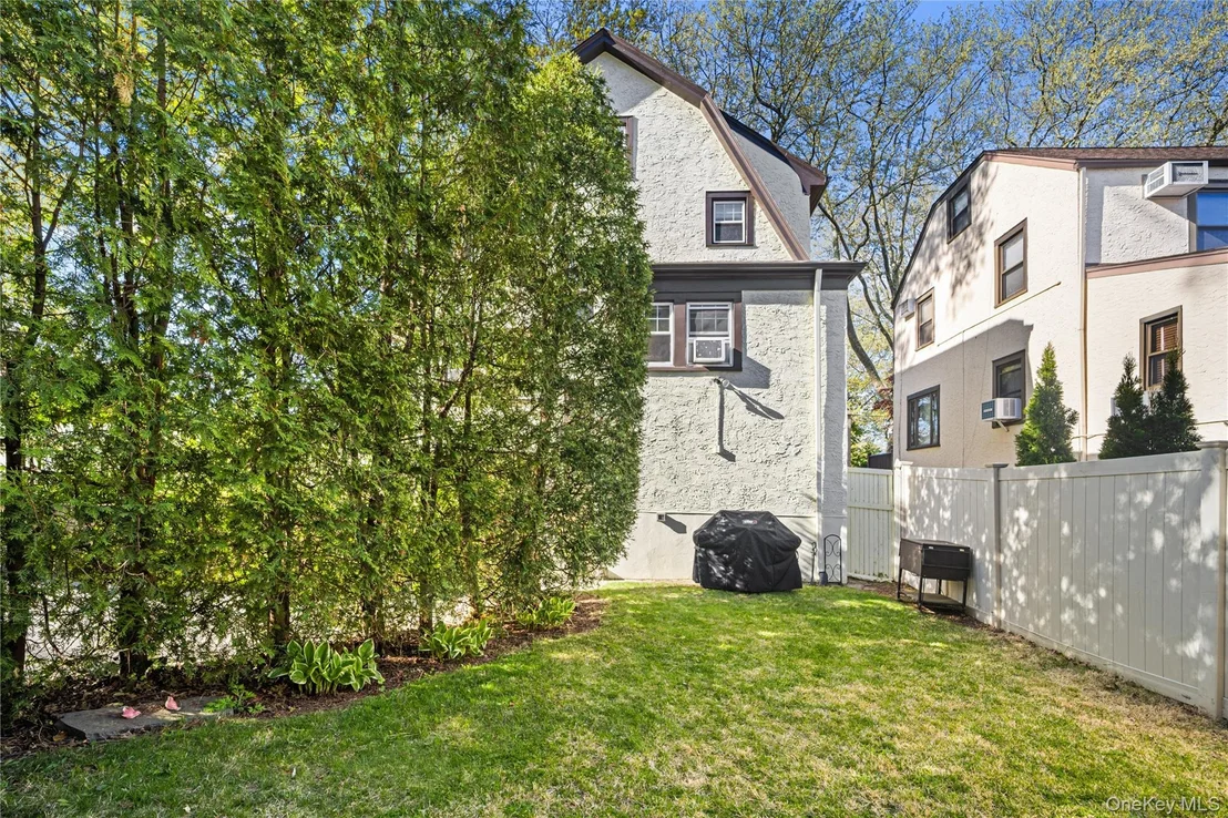 Photo of 74 Central Parkway