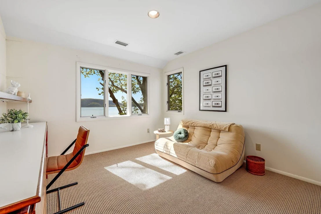 Photo of 444 River Road