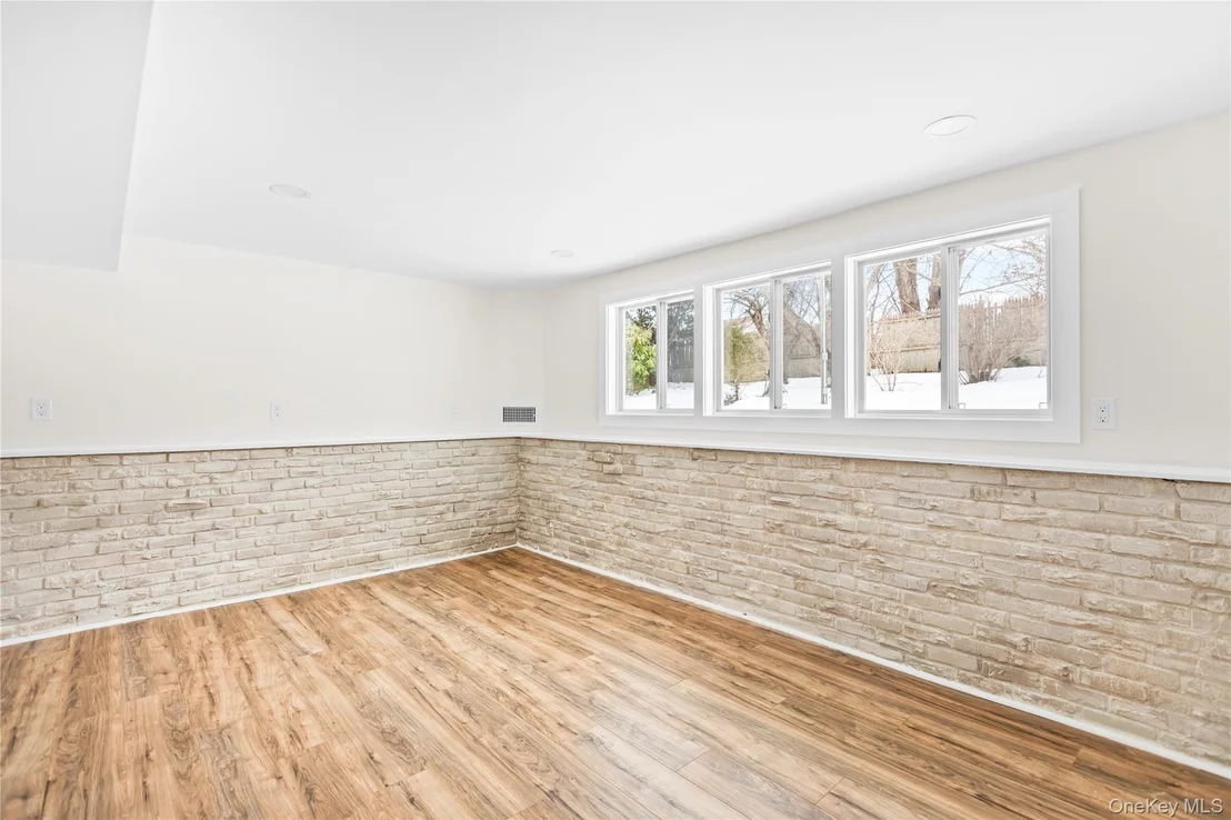 Photo of 3106 Devon Avenue