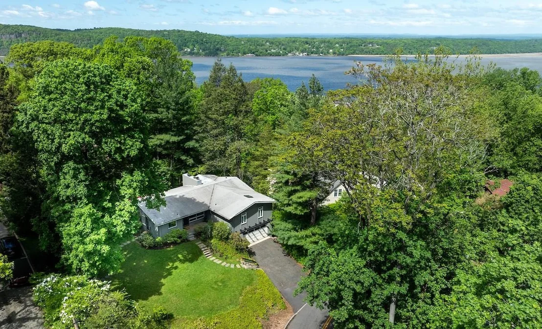 Photo of 80 Colonial Avenue
