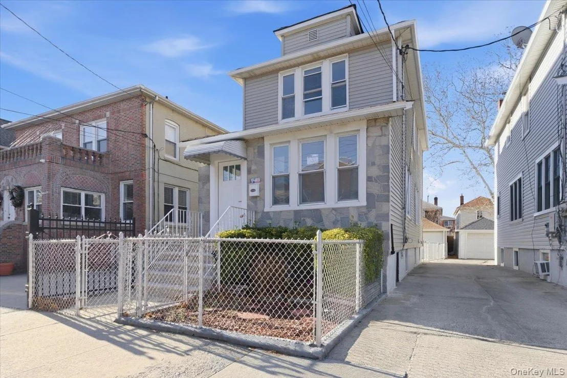 Photo of 1833 Hone Avenue