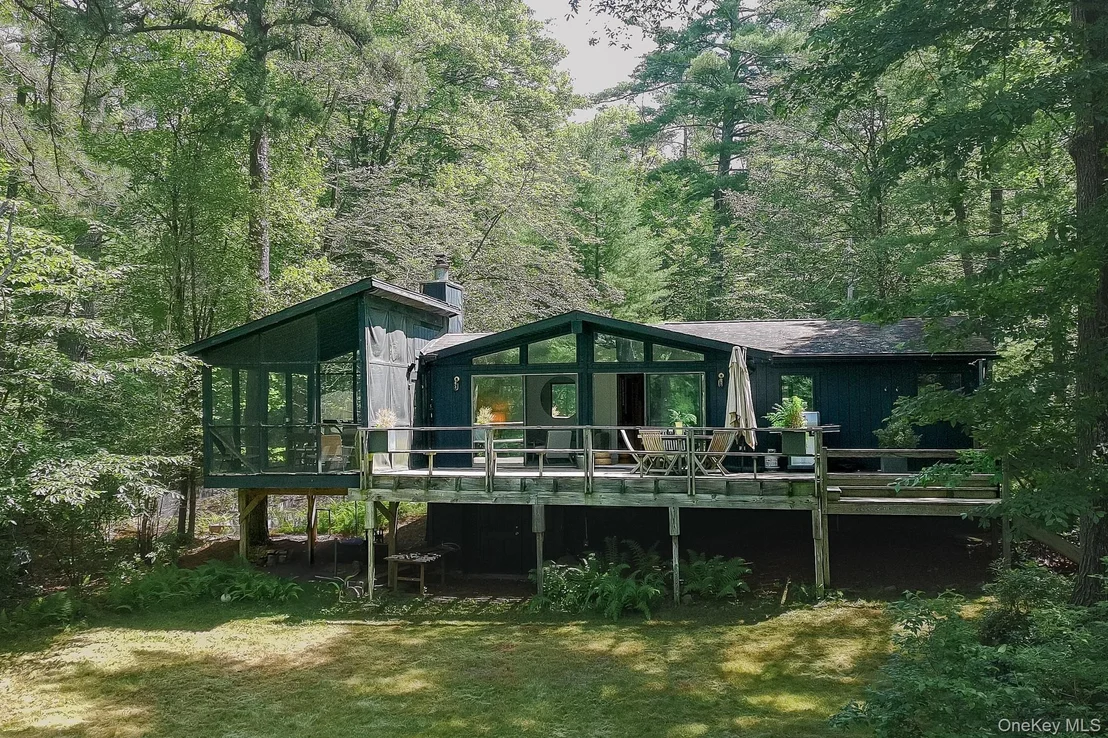 Photo of 1289 Plank Road
