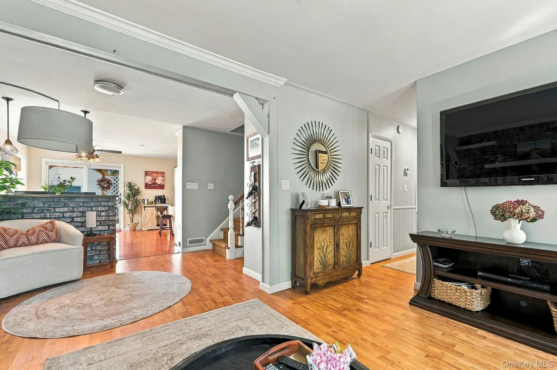 Photo of 724 Sandra Avenue