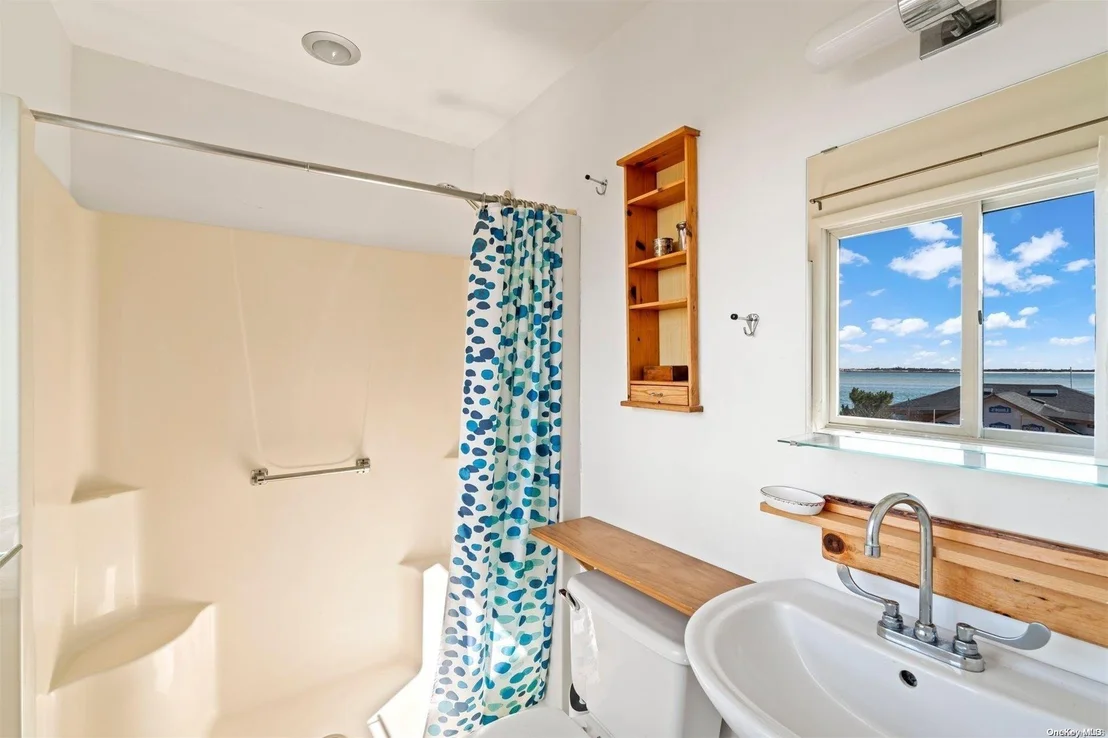 Photo of 85 Oak Beach Road