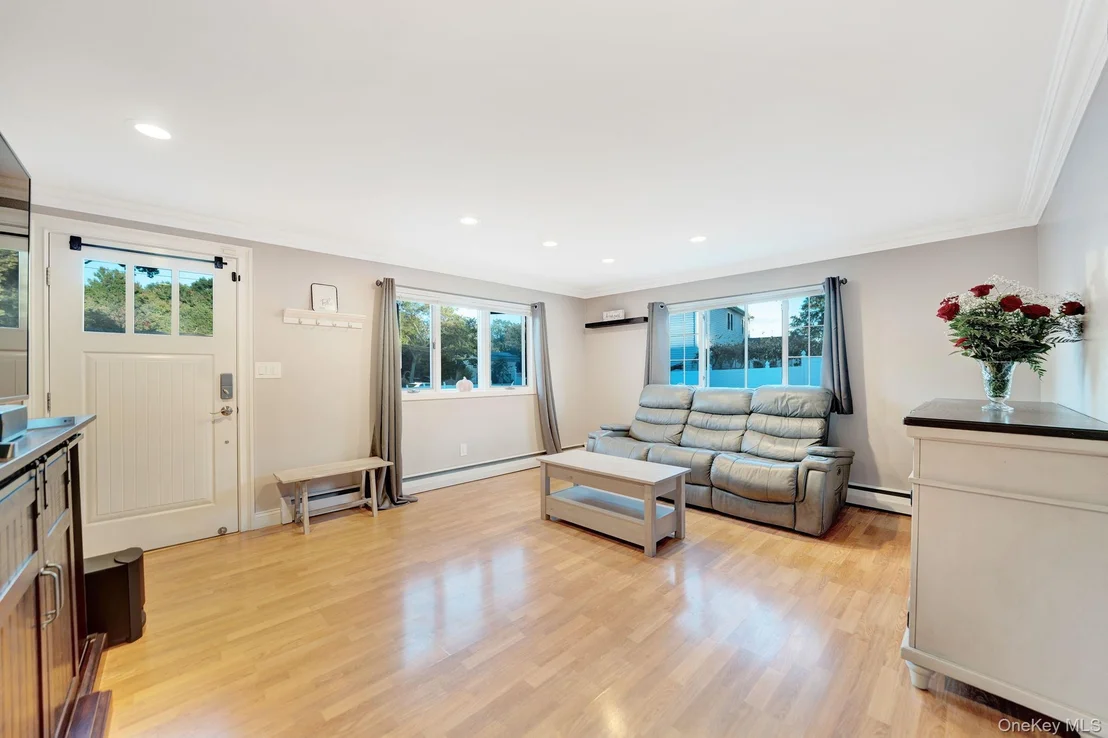 Photo of 629 East Drive