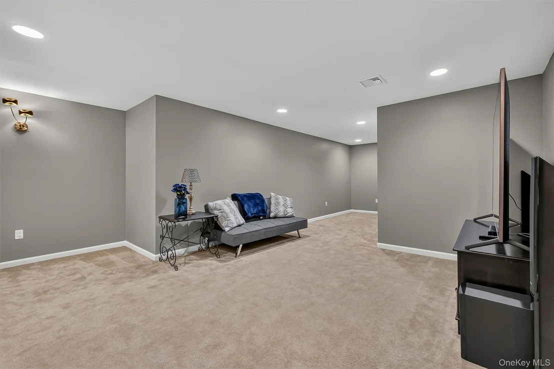 Photo of 201 Roosevelt Drive