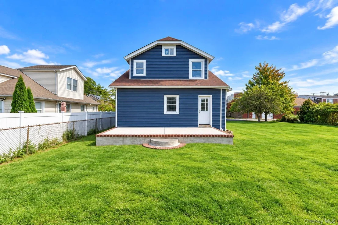 Photo of 8 Burchell Boulevard