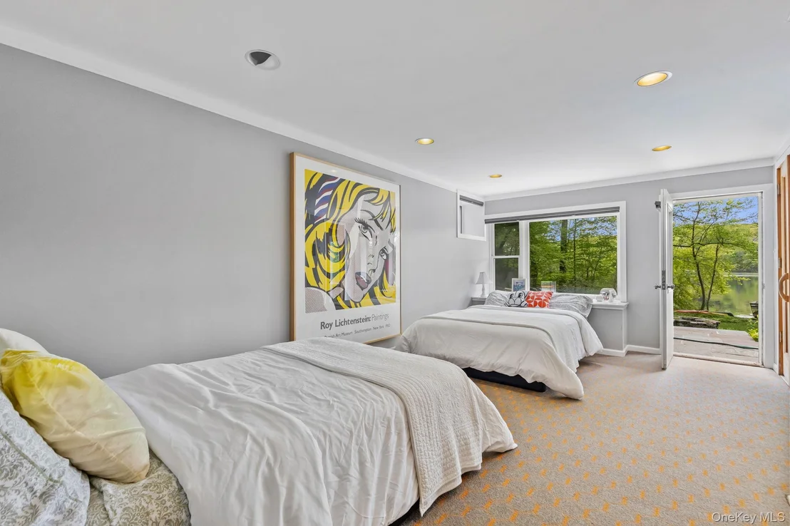 Photo of 1085 Barrett Circle W
