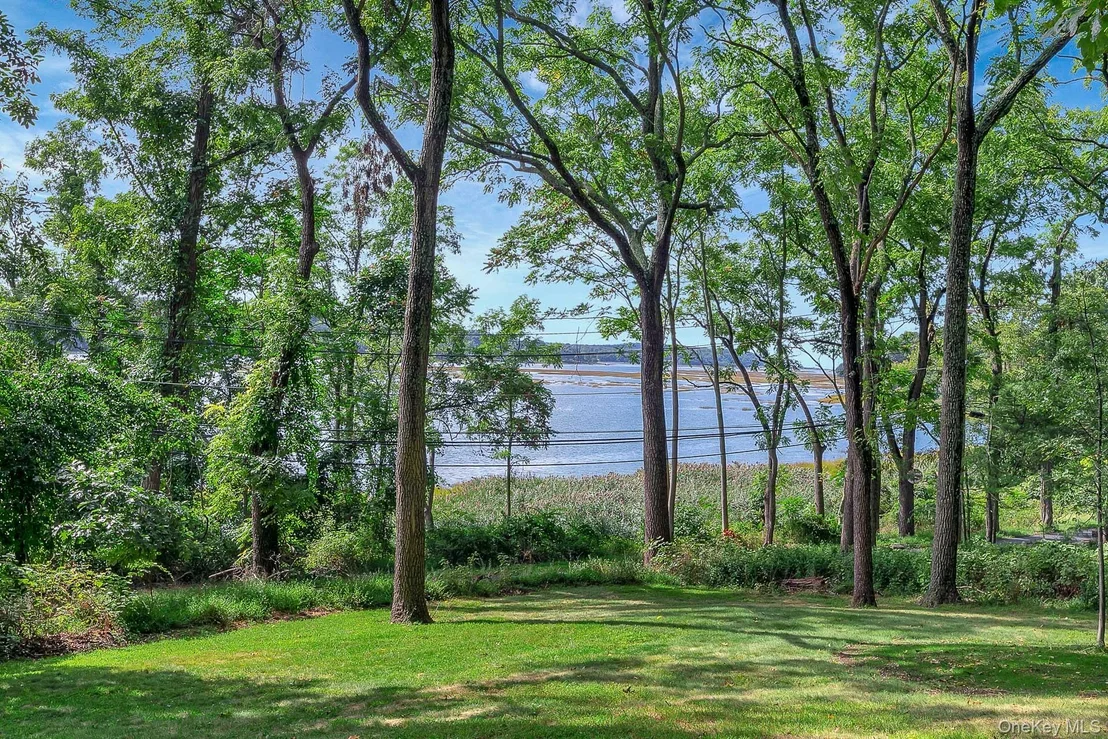 Photo of 451 River Road
