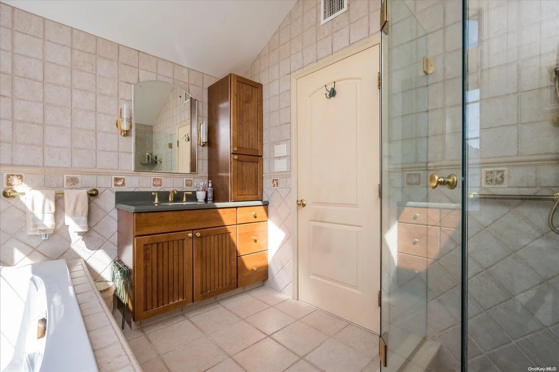 Photo of 467 Freeman Avenue