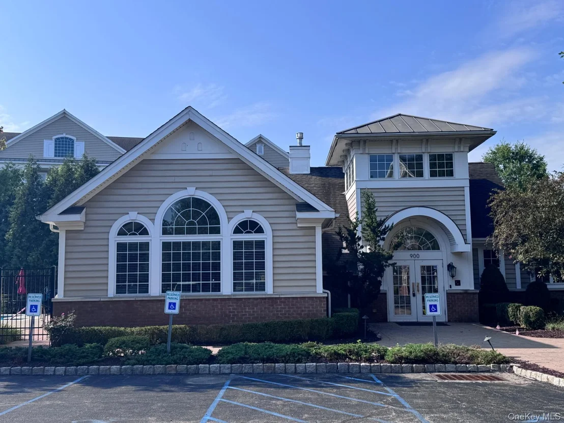 Photo of 622 Regency Drive