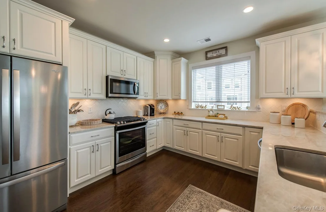 Photo of 835 Regency Drive