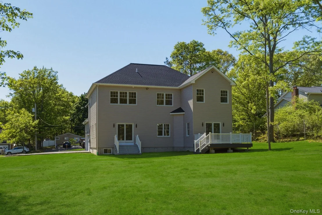 Photo of 95 Grassy Pond Drive