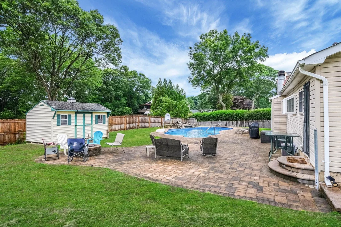 Photo of 8 Peconic Lane