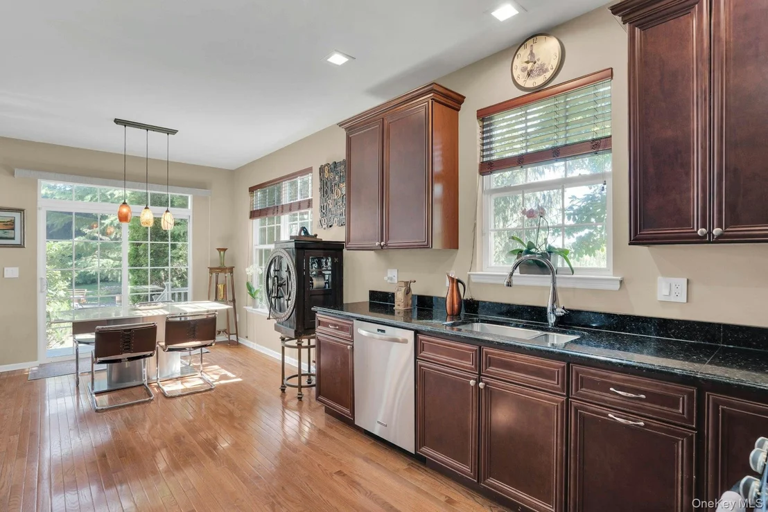 Photo of 420 Stonecrop Road