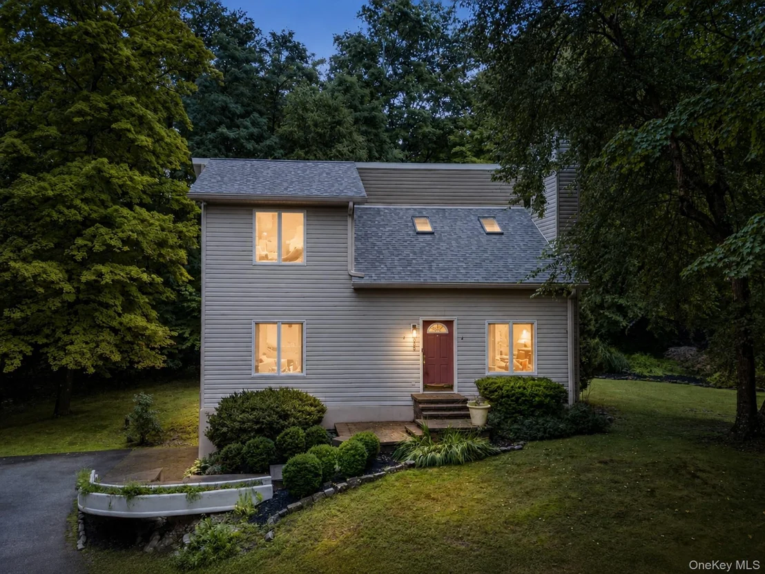 Photo of 305 Oak Lane