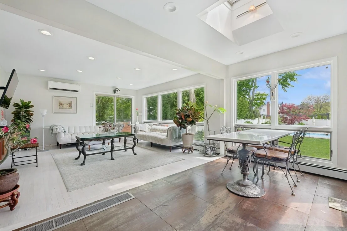 Photo of 2525 Beverly Road