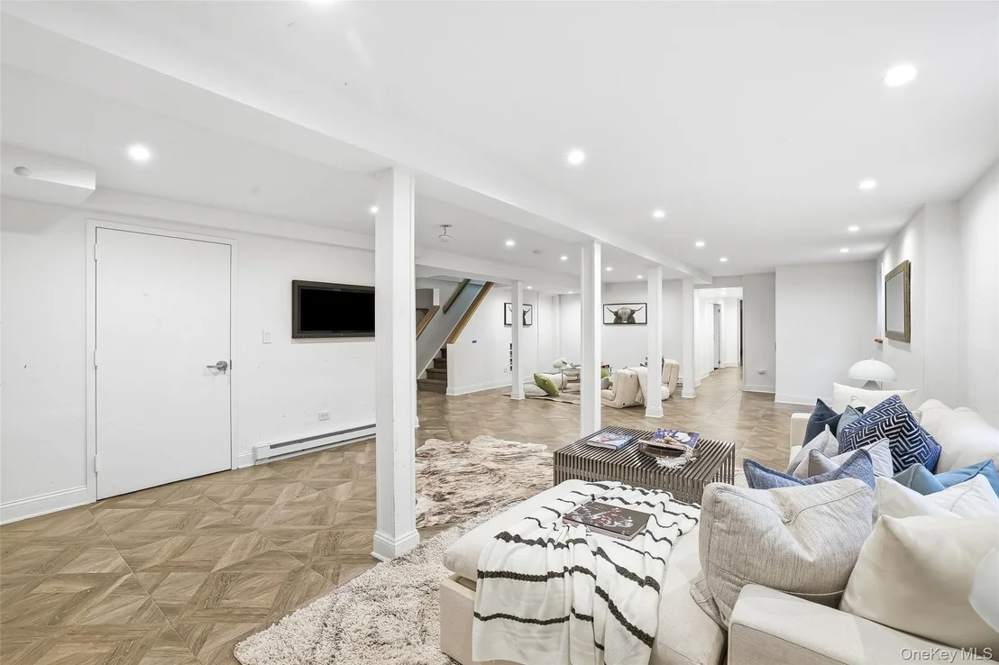 Photo of 440 Sterling Road