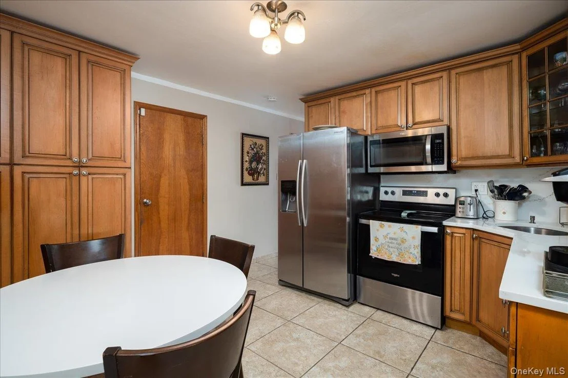 Photo of 242 Seidman Place