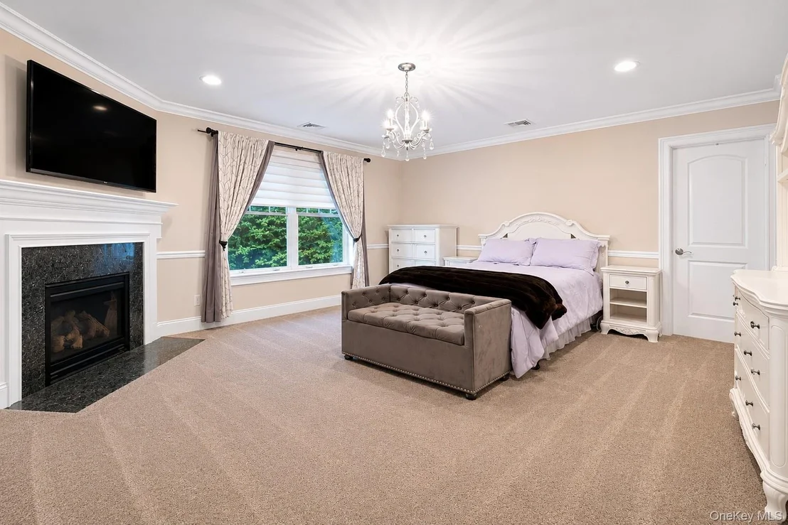 Photo of 65 W Bayberry Road