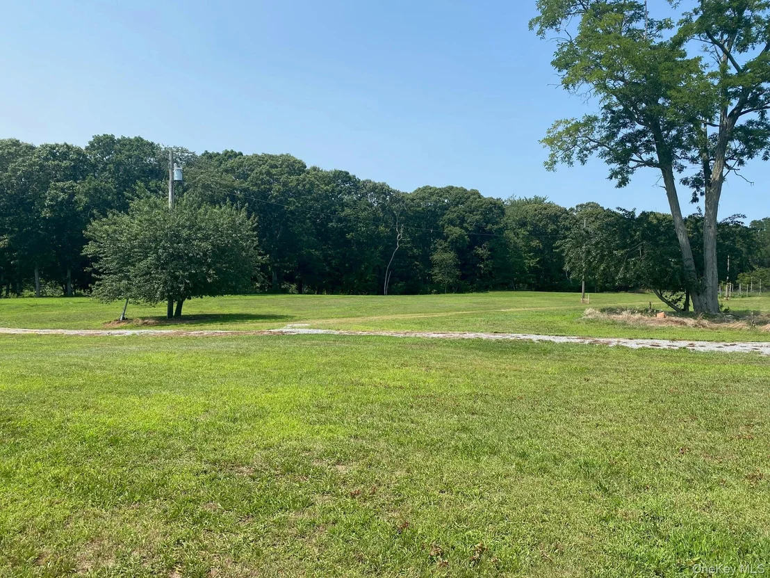 Photo of 2450 Main Road