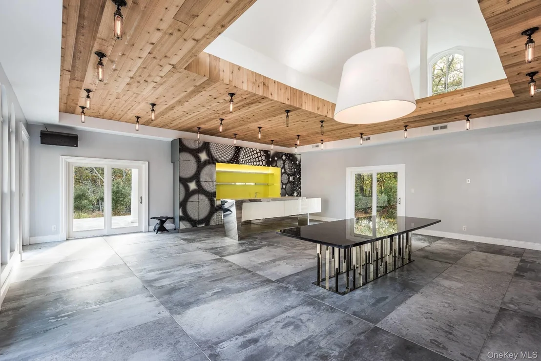 Photo of 2136 Deerfield Road