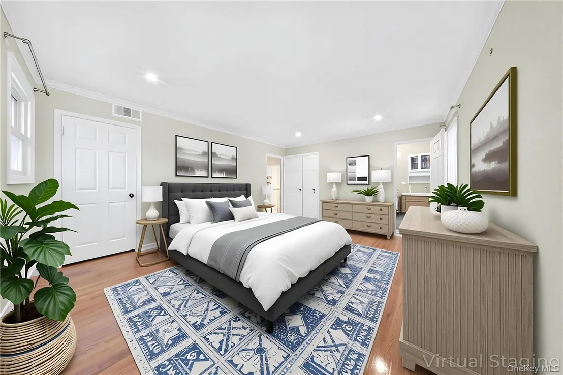 Photo of 38 S Oaks Boulevard